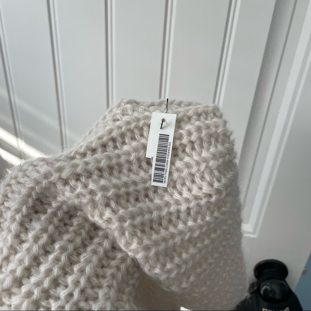 H&M Infinity Scarf - Picture 3 of 3